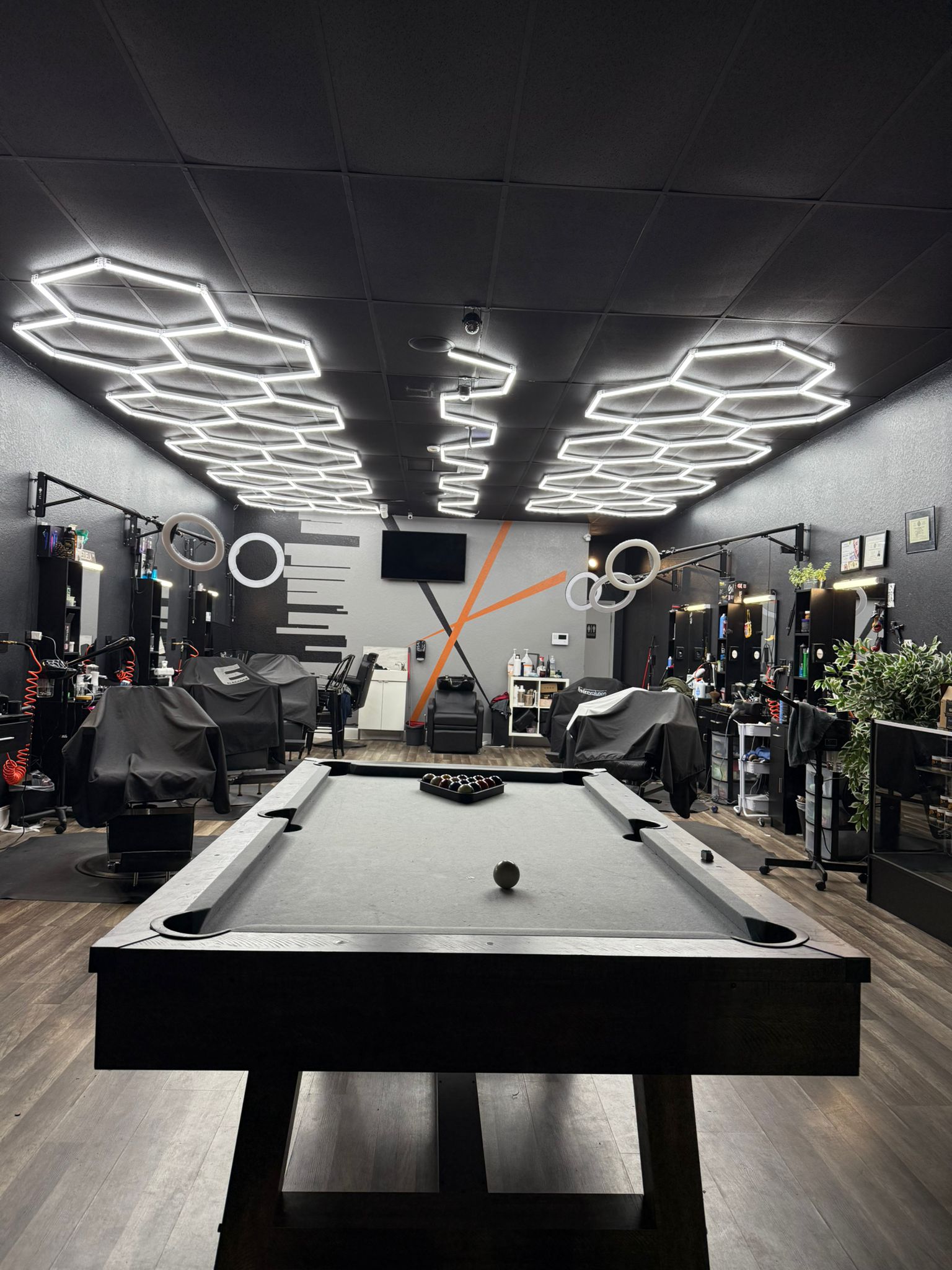 Interior de Otro Nivel Barbershop